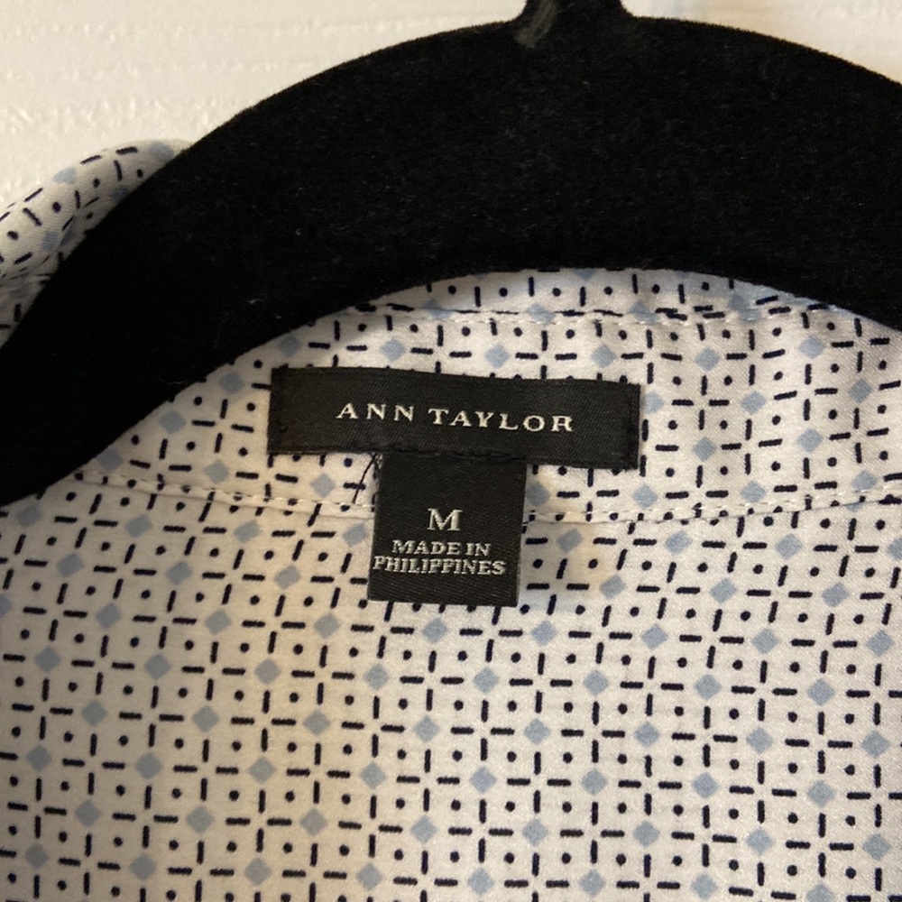 Ann Taylor Blouse size M excellent condition length 27” bust 36” - Picture 3 of 12